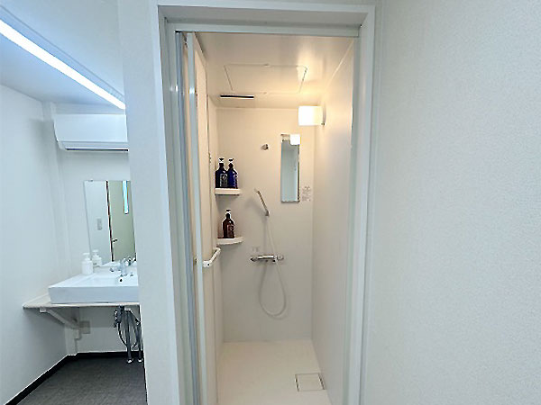 温水シャワーの写真